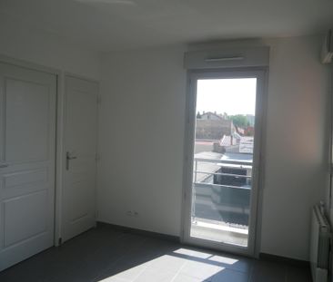 Villeurbanne : Agréable T2 avec balcon et garage - Photo 2