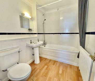 Enversham Court, Pearfield Road, London - Photo 5