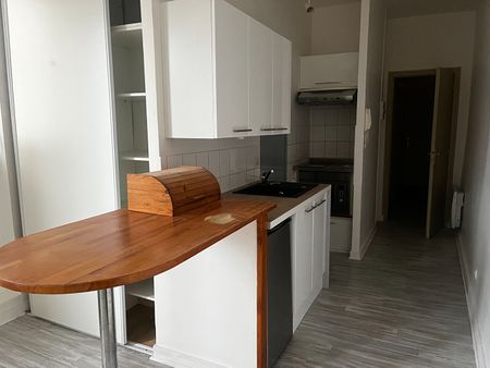 Location appartement 1 pièce, 29.90m², Rochefort - Photo 2