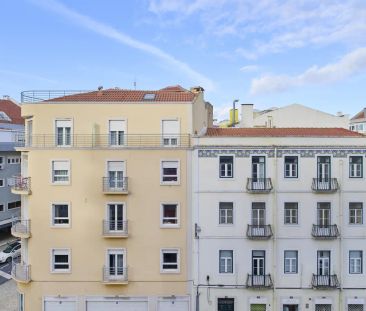 Room in a shared 5-bedroom apartment for rent in Lisbon for students or professionals - Photo 2