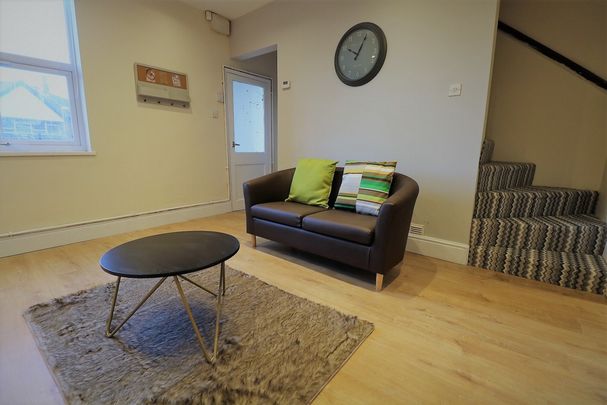 2 Bedroom Terraced To Rent in Nottingham - Photo 1