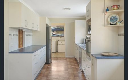 Family Home in Prime Location! - Photo 5