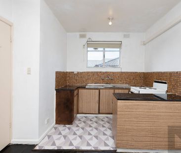 One Bedroom Unit - Photo 2