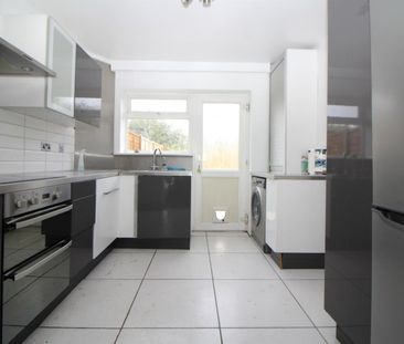 3 Bedroom House - Terraced To Let - Photo 4