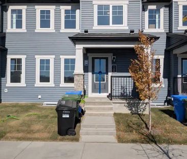 3BR 2.5Bath Complete house with Double Garage, fenced back alley, S... - Photo 1