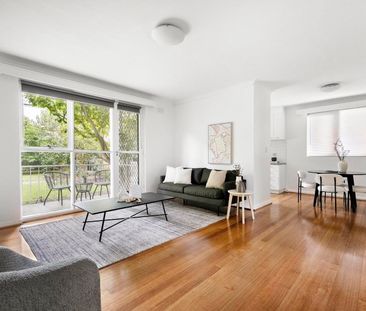 8/31 Leslie Road, Essendon VIC 3040 - Photo 2