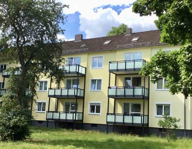 Schöne 3-Zimmer-Wohnung mit großem Balkon in ruhiger Lage - Foto 1