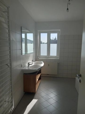 Sonnige, großzügige 3-Zimmer-Wohnung mit überdachtem Balkon und möblierter Küche in zentraler Lage in Ried - Foto 5