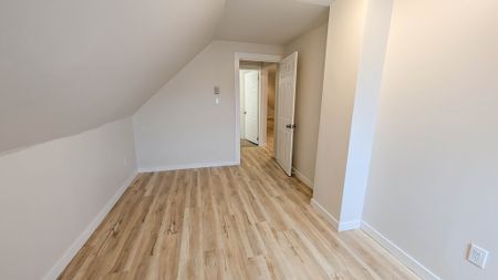 Newly Renovated 2 Bedroom Unit in Welland! - Photo 4