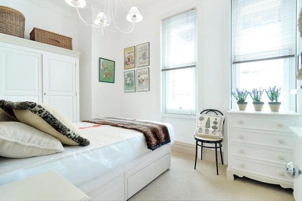 3 bedroom flat in South Kensington - Photo 1