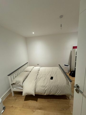 Ensuite -double bedroom to let close to Barking side station- 850 PCM - Photo 5