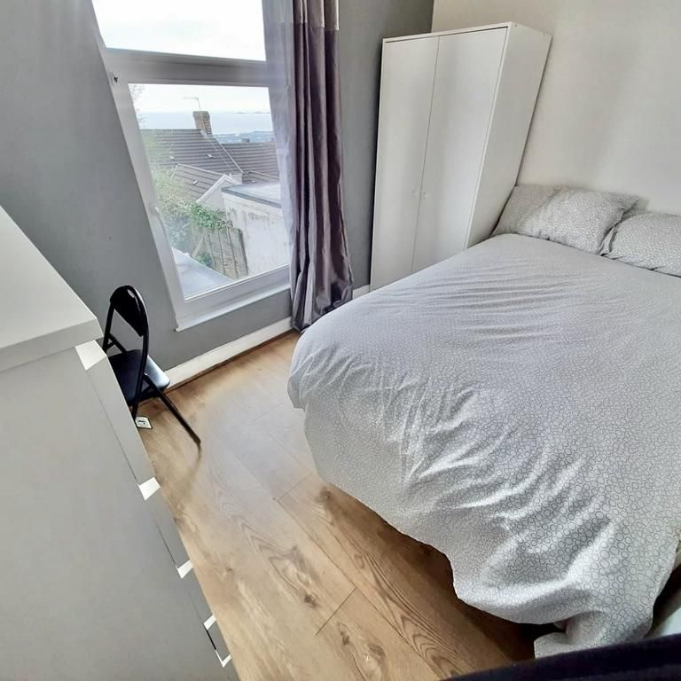 5 bedroom house to rent - Photo 1