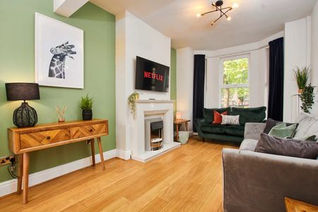 3 Bed Semi-Detached House, Regent Square, M5 - Photo 4