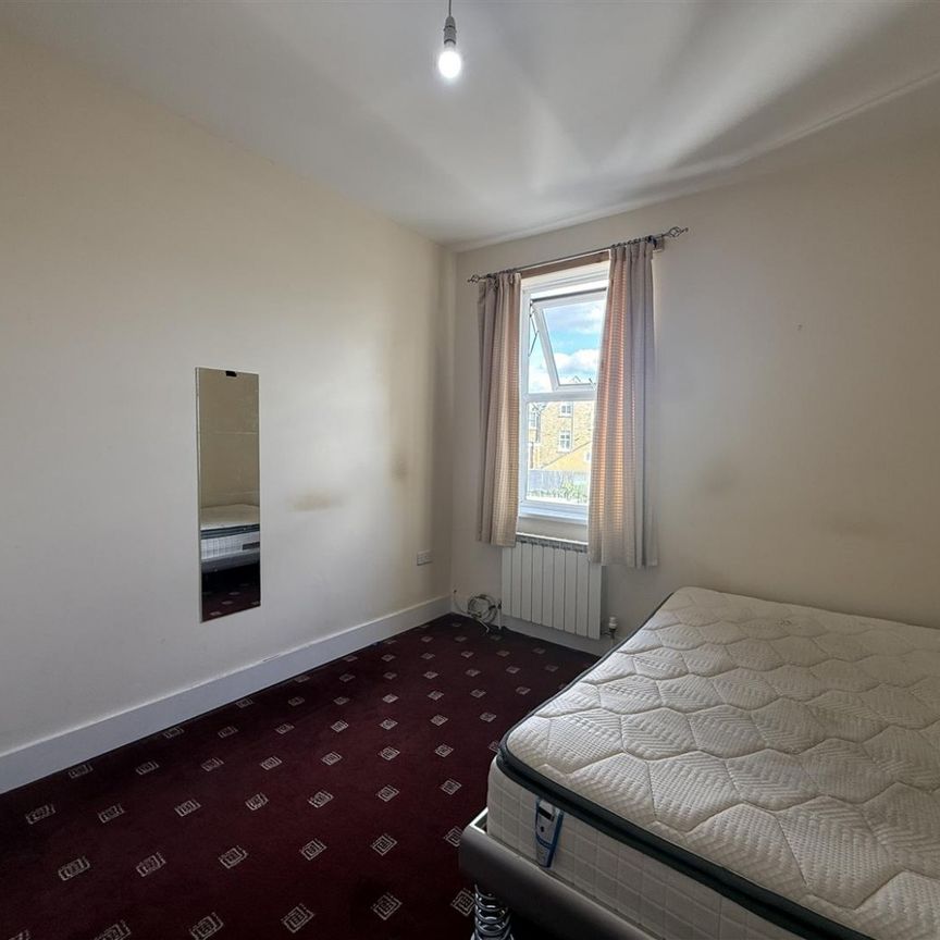 Room To Let - Photo 1