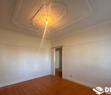 Ideal and Convenient Home in Sunshine - Photo 4