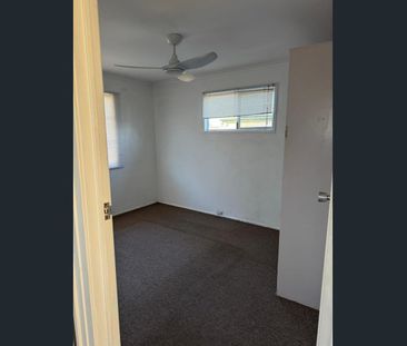 First Floor Opposite The Leagues Club - Photo 4