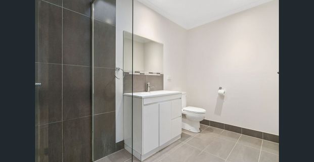 Beachside - Refreshed 2 Bedroom, 1 Bathroom Unit, Lock-up Garage, FHSZ - Photo 1