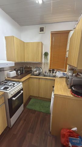 1 bedroom in a house share to rent - Photo 4