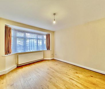 4 bedroom semi-detached house to rent - Photo 3