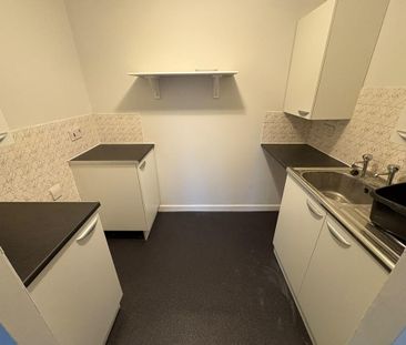 1 bedroom retirement property to rent - Photo 6