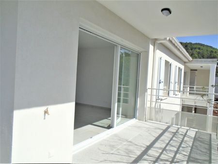 Location Appartement 2 pièces 44m² LE CANNET DES MAURES 83340 - Photo 5