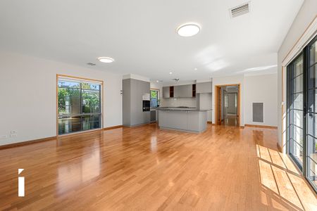 13 Stephens Place, Garran ACT 2605 - House For Rent | Domain - Photo 3