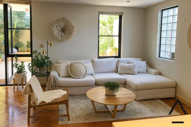 ULTRA-MODERN, SEMI-LIKE 2 BEDROOM GARDEN APARTMENT, PEACEFUL, PRIVATE - Photo 1