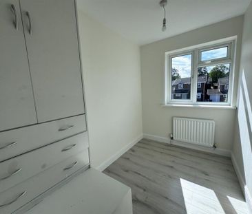 3 Bedroom Link Detached To Let - Photo 6