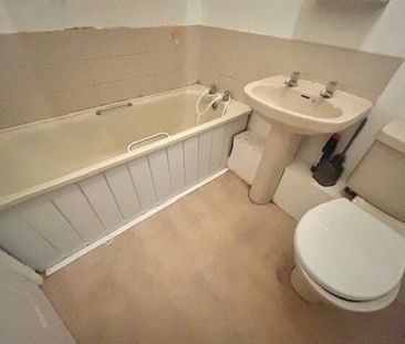 Manor Court, Blackpool - Photo 5