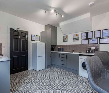 ✨ Fresh, Friendly & Fully Loaded! A Top-Tier Houseshare in Nuneaton - Photo 5
