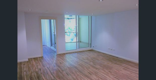 Oversized Chic apartment in Central Dee Why - Photo 1