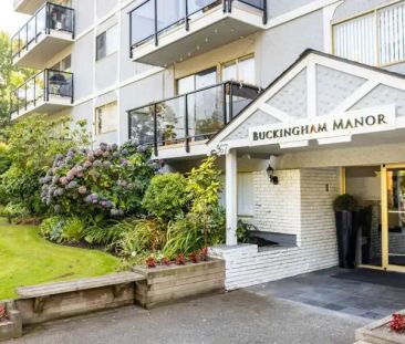 Buckingham Manor | 967 Collinson Street, Victoria - Photo 1