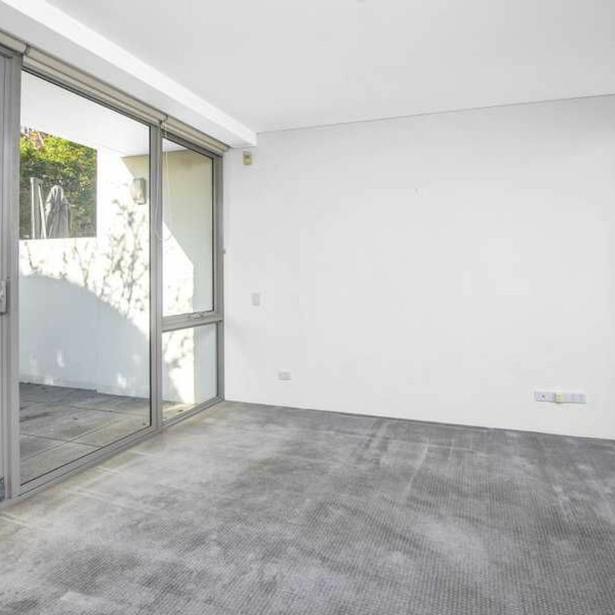 Entertainers Courtyard Apartment....This Is Living !! - Photo 1