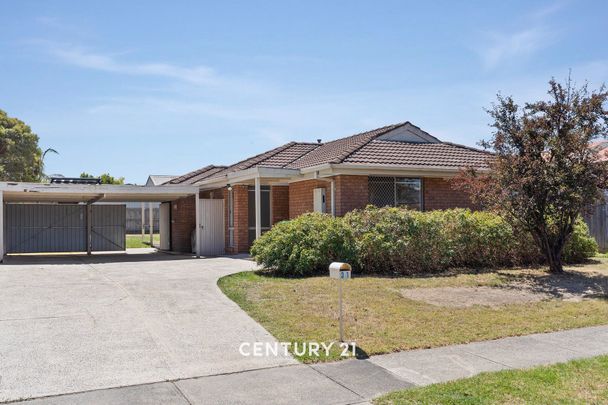 Newly Renovated Family Home in Narre Warren&excl; - Photo 1