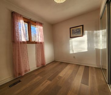 For Lease - 5 Cabot Court Unit# Main floor, Aurora, Ontario - Photo 2