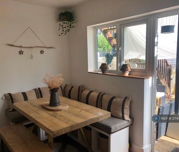 2 bedroom maisonette to rent - Photo 2