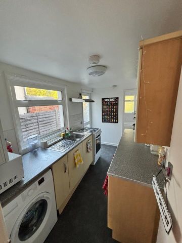 Room in a Shared House, Cardigan Road, RG1 - Photo 3