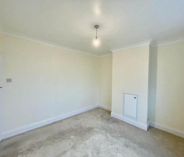 2 bedroom semi-detached house to rent - Photo 5