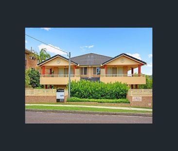 SPACIOUS APARTMENT IN BOUTIQUE BUILDING - Photo 1