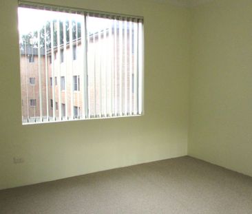 Renovated 2 Bedroom Apartment with lock up garage - Photo 6