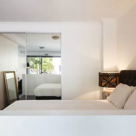 MGM MARTIN - ONE BEDROOM APARTMENT - Photo 3