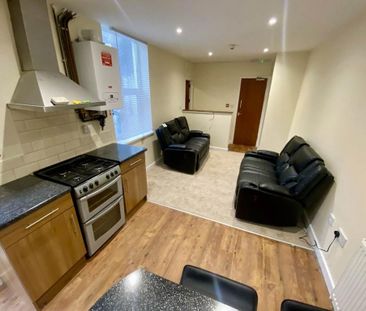 3 bedroom flat to rent - Photo 2