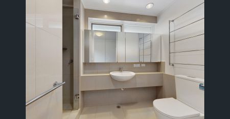 Stylish Art Deco Apartment in Prestigious South Yarra Hill – 3 Bedrooms - Photo 2