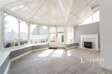 4 bedroom semi-detached to rent East Approach Drive, Cheltenham, GL52 - Photo 3