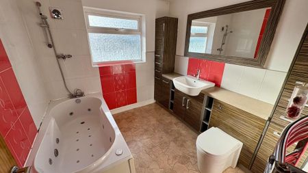 5 bedroom semi-detached house to rent - Photo 3