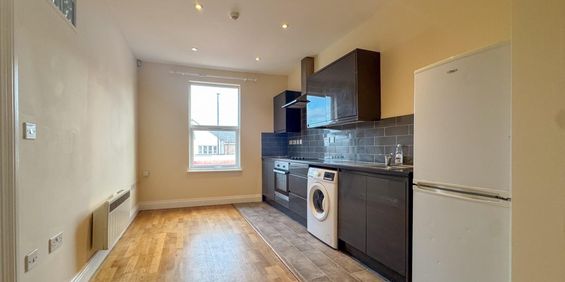 High Street, Enfield - Photo 3