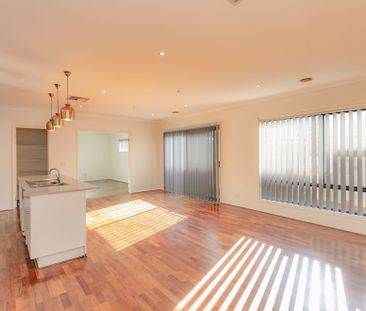 Spacious 4-Bedroom Home in Mernda - Photo 2