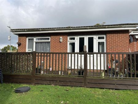 2 bedroom semi-detached bungalow to rent - Photo 4