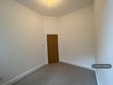 1 bedroom in a flat share to rent - Photo 5