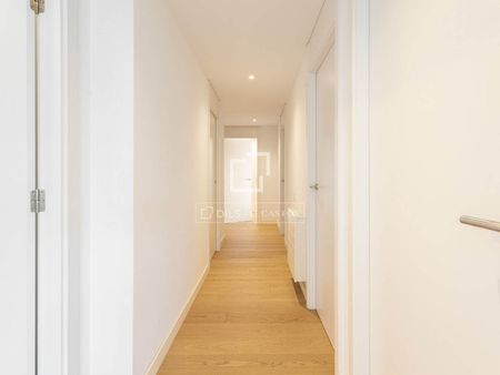 Excellent 4 Bedroom apartment with 25m² terrace for rent in Poblenou, Barcelona - Photo 3